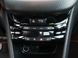 Peugeot 2008 (2016) 1.2 PT, AT, autoAC - náhled 15