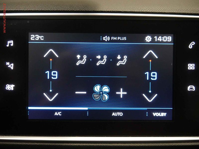 Peugeot 308 (2018) 1.2PT, 1.maj,ČR - fotka 14 z 19