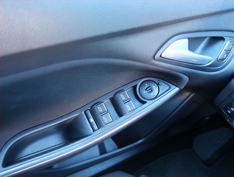 Ford Focus (2018) ST-Line 1.5 EcoBoost, Automat - fotka 17 z 17
