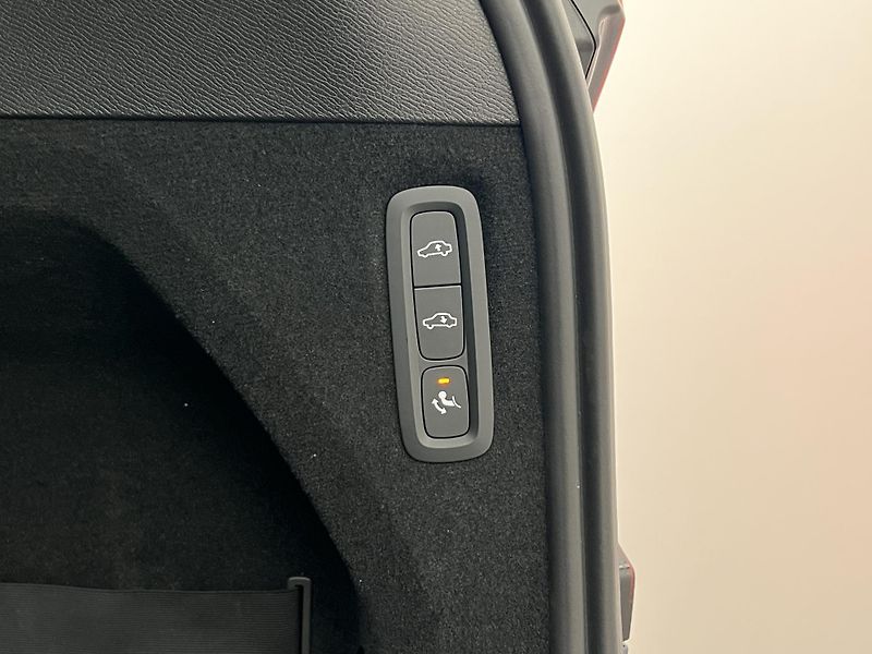 Volvo XC90 T8 AWD RECHARGE ULTRA BRIGHT - fotka 47 z 51