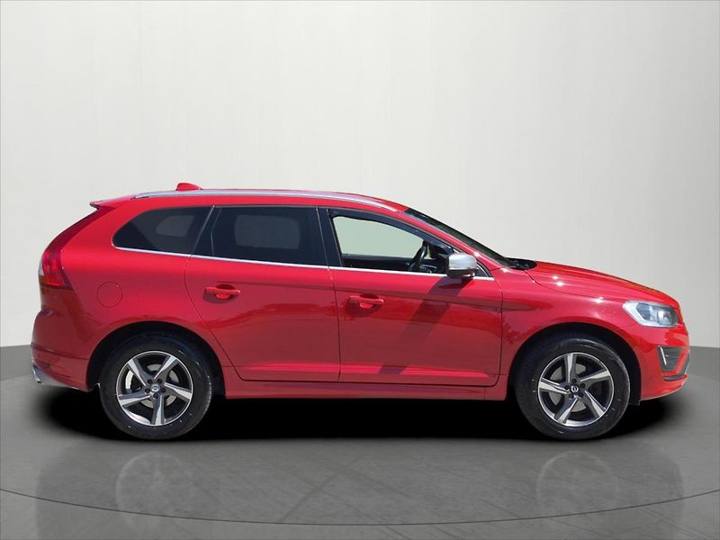 Volvo XC60 2,4 D5 158KW R-Design Momentum - fotka 8 z 23