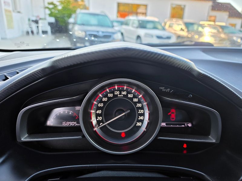 Mazda 3 (2016) 2.0 i Skyactiv, Navi, Tažné - fotka 7 z 18