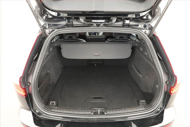 Volvo V60 (2020) R-Design T8 Twing Engine - fotka 16 z 17