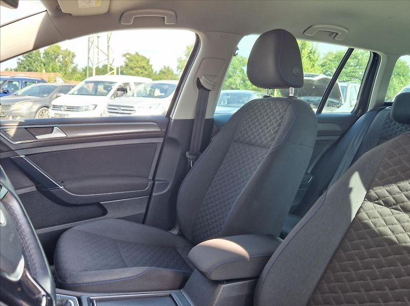 Volkswagen Golf 1,6 TDI JOIN EDITION LED NOSIČ - fotka 17 z 43