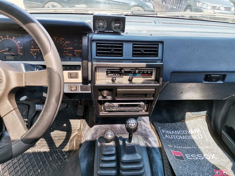 Nissan Pathfinder (1989) 3.0i V6 Terrano I D21 4x4 3dv. - fotka 12 z 30