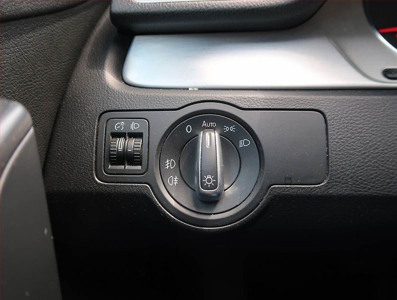 Volkswagen Passat (2014) 2.0 TDI, Automat, Navi - fotka 19 z 23
