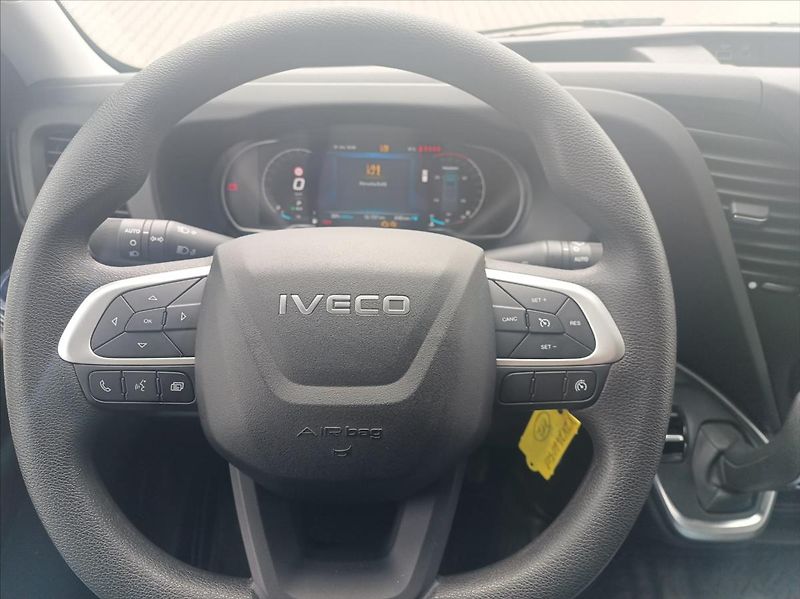 Iveco Daily 2,3   35S16A8D 7 míst - fotka 12 z 22