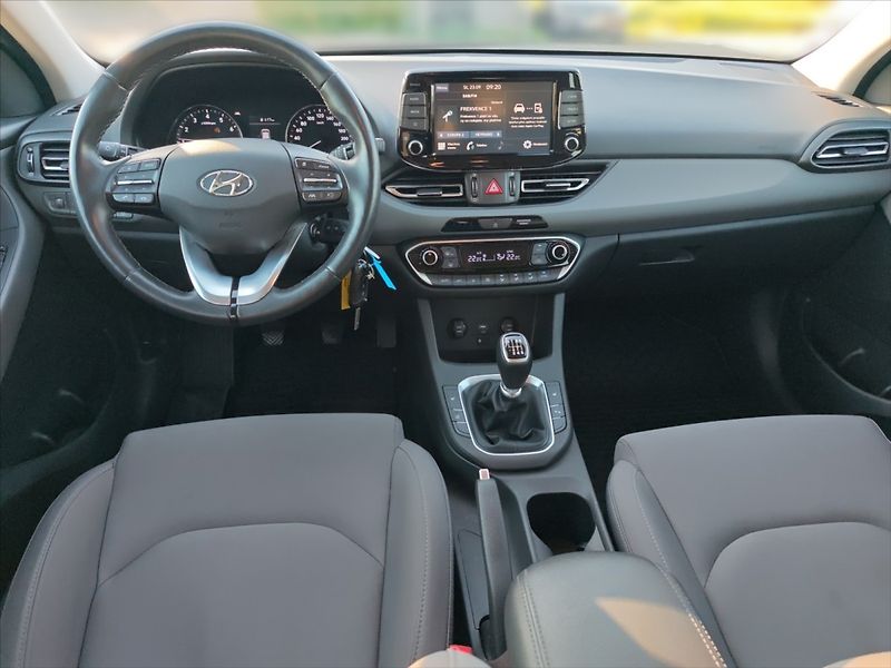 Hyundai i30 1,0 TGDI Family Smart - fotka 9 z 11