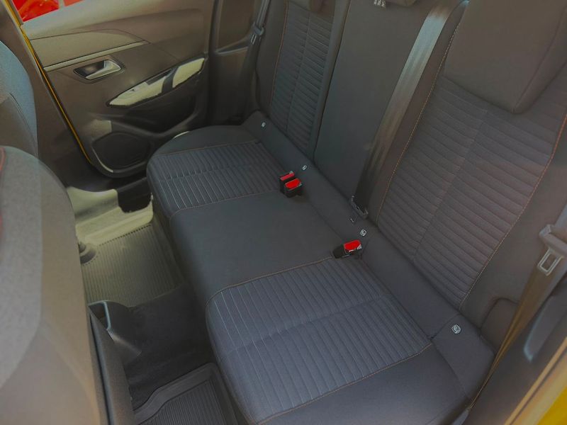 Peugeot 208 ACTIVE PACK 1.2PT 100 EAT8 - fotka 9 z 26