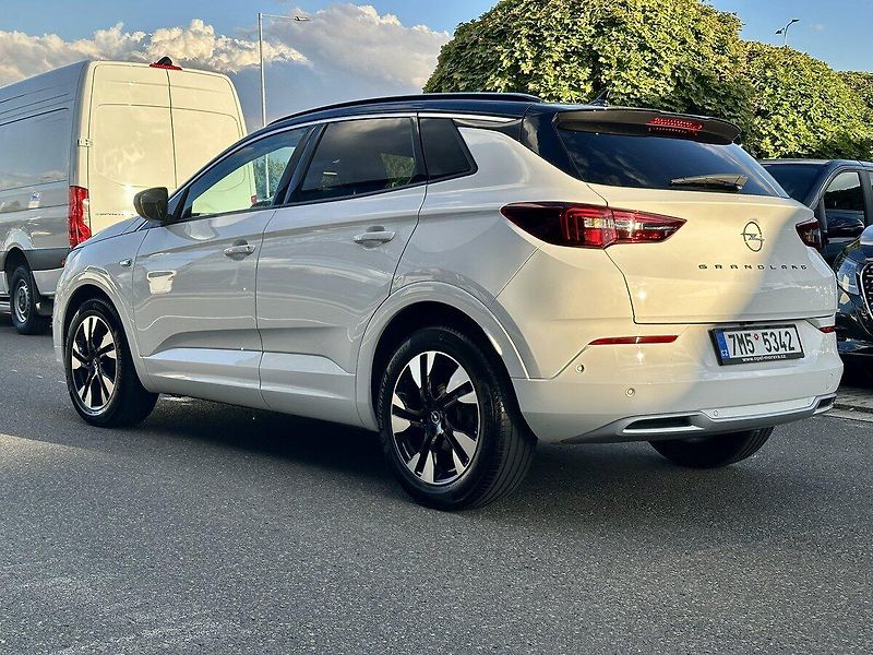 Opel Grandland (2022) ULTIMATE 1,2 Turbo AT8 - fotka 5 z 26
