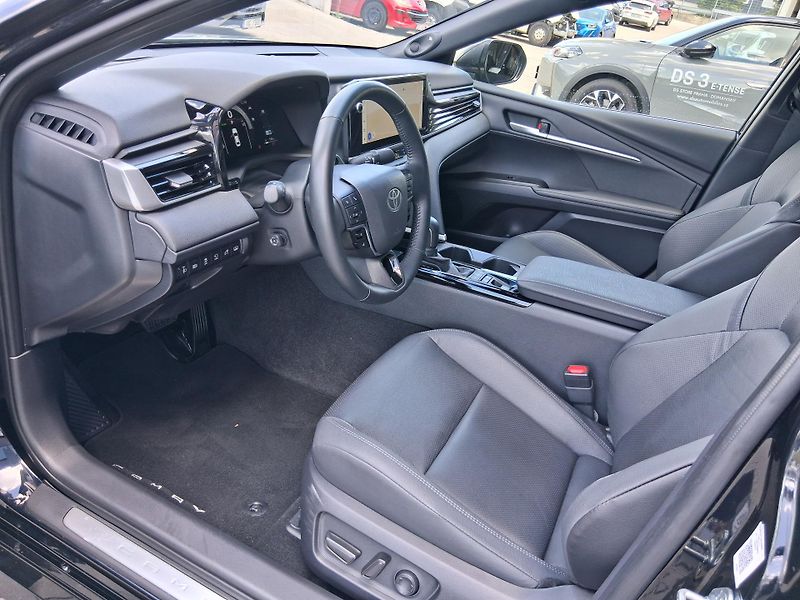 Toyota Camry EXECUTIVE 2.5 Hyb. 169 kW - fotka 10 z 40