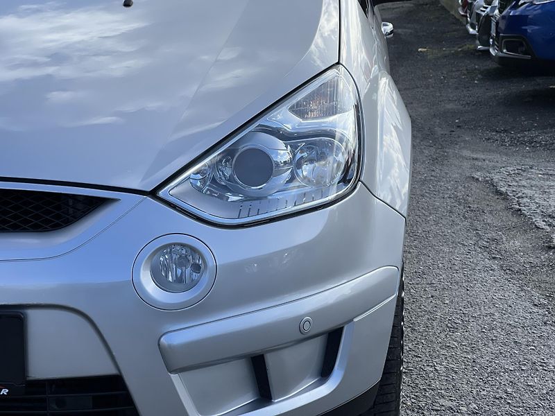 Ford S-MAX 2.0TDCi 103kw AUTOMAT TEMPOMAT - fotka 33 z 40