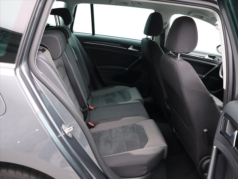 Volkswagen Golf 2,0 TDI 110KW Highline Aut.kli - fotka 12 z 26