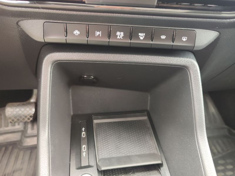 Ford Tourneo Connect 2.0 EcoBlue/90kW Active AT - fotka 23 z 33