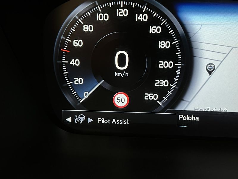 Volvo V90 CC D5 AWD PRO AUT - fotka 25 z 41