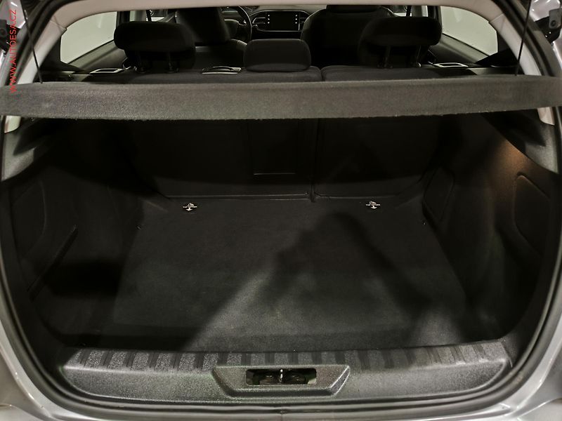 Peugeot 308 (2018) 1.2PT, Allure, navi - fotka 7 z 17