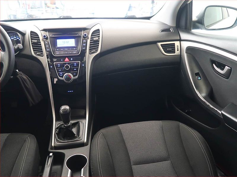 Hyundai i30 (2013) 1.4 CVVT, Park. senzory - fotka 8 z 14