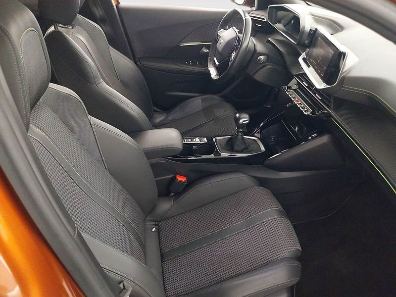 Peugeot 2008 (2020) GT Line 1.2 PureTech - fotka 9 z 17