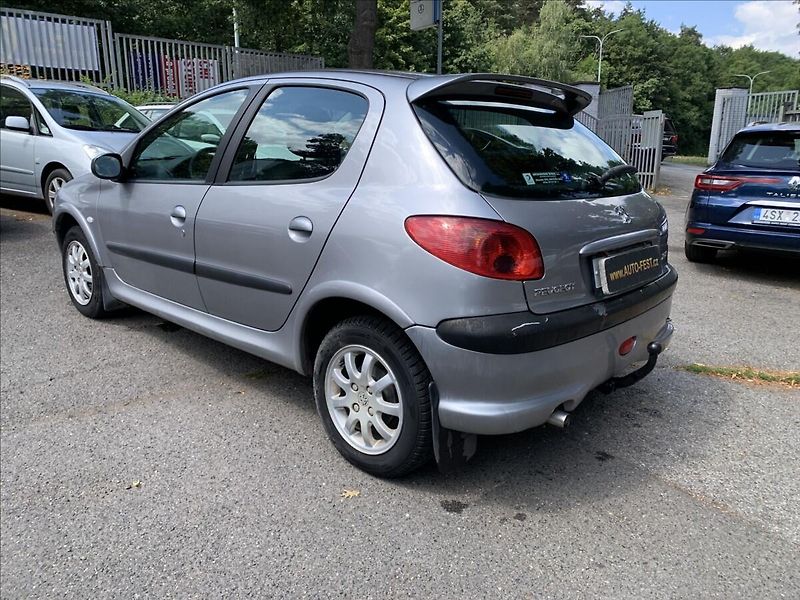 Peugeot 206 1,4 i,ČR - fotka 6 z 17