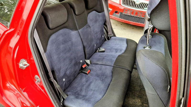 Honda Jazz 1.2 benzin 66 kw Facelit - fotka 16 z 36