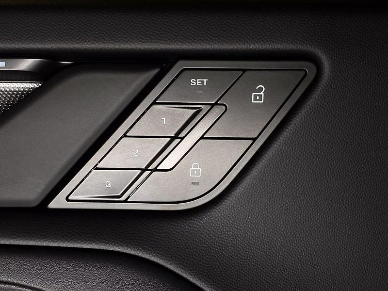 Porsche Cayenne (2026) Electric HuD 360 Display spol. - fotka 20 z 23