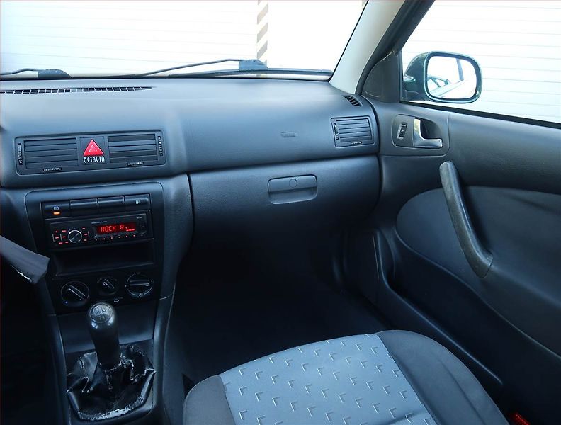 Škoda Octavia (2001) 1.9 TDI, nová STK, Tažné - fotka 8 z 16