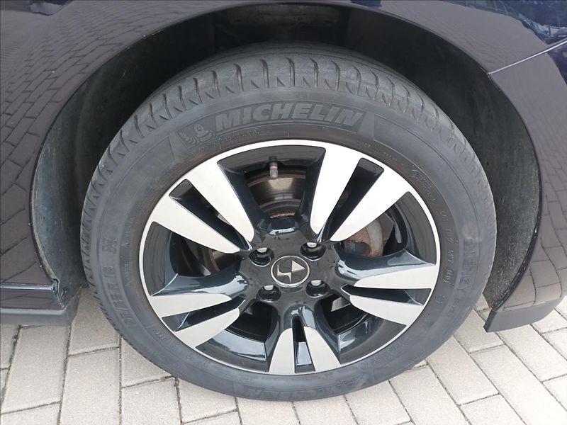 Citroën DS3 1,2 PT,81KW,DIGIKLIMA,KOLA - fotka 24 z 47