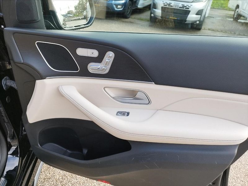Mercedes-Benz GLE 3,0 300D 4MATIC COUPE - fotka 17 z 29