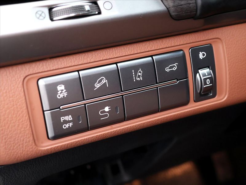 SsangYong Rexton 2,2 e-XDI 133kW Aut. Premium - fotka 18 z 41