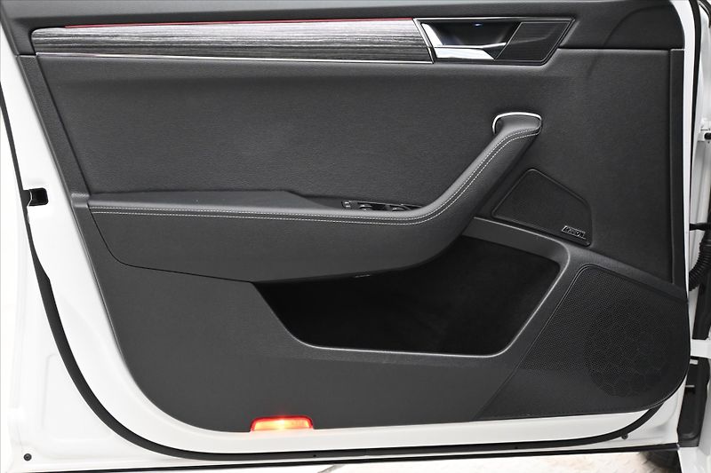 Škoda Superb 2,0 TDI 110kW Style DSG Záruka - fotka 24 z 30