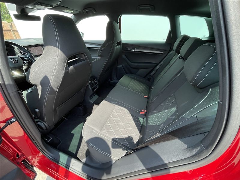 Škoda Karoq 1,5 TSI Sportline Plus DSG - fotka 17 z 24