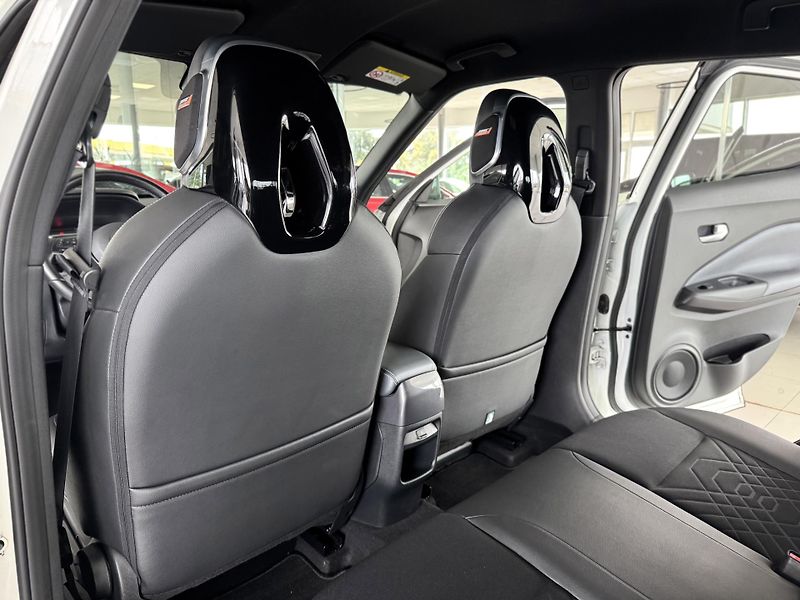 Nissan Juke 1,0DIG-T 117*AUT*TEKNA*Tažné - fotka 19 z 38