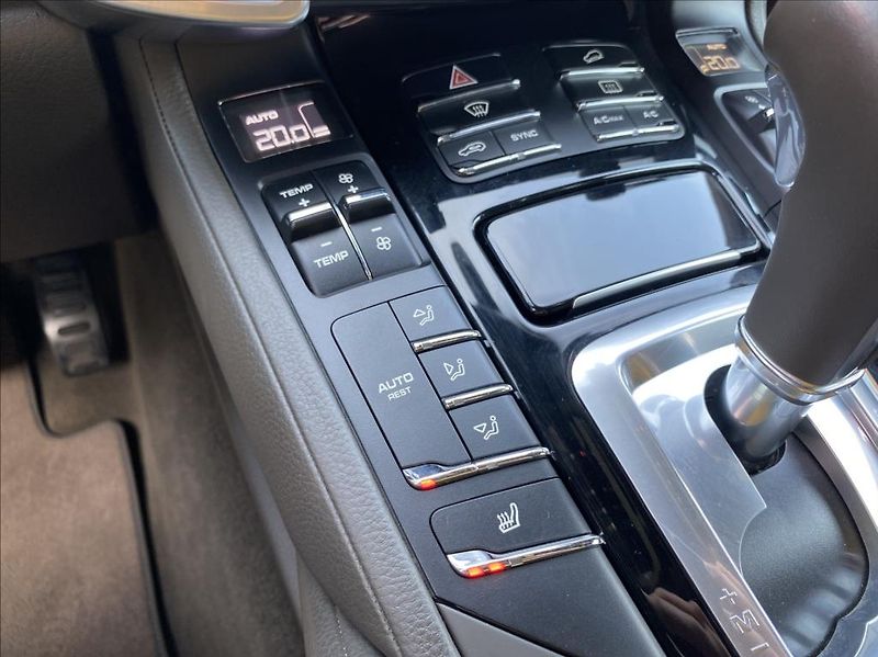 Porsche Cayenne 3,0 D  PLATINUM EDITION SPORT - fotka 32 z 44