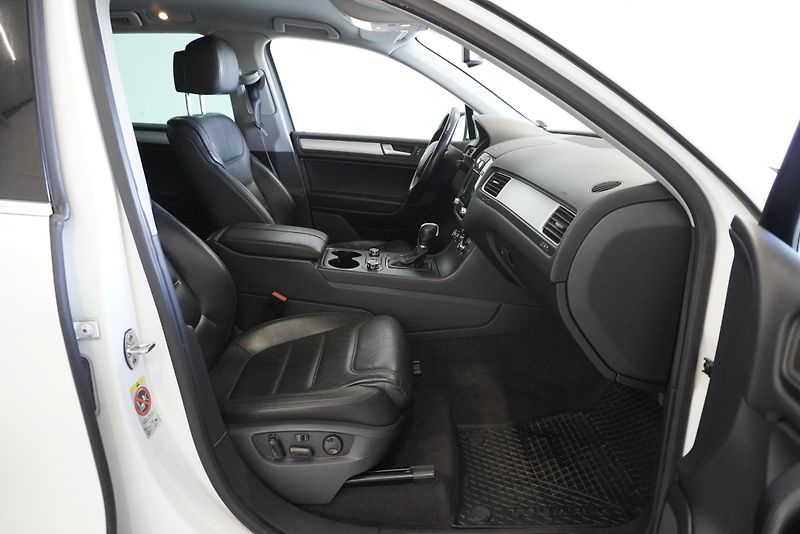 Volkswagen Touareg (2013) 3,6 V6 FSI AUTOMAT 4X4 KŮŽE - fotka 15 z 31