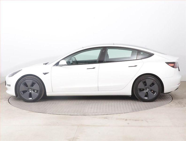 Tesla Model 3 (2021) Long Range 4WD 82kWh, SoH 85% - fotka 3 z 21