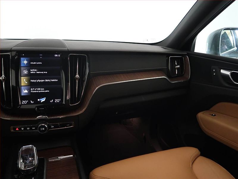 Volvo XC60 (2019) Inscription B4 AWD - fotka 8 z 15