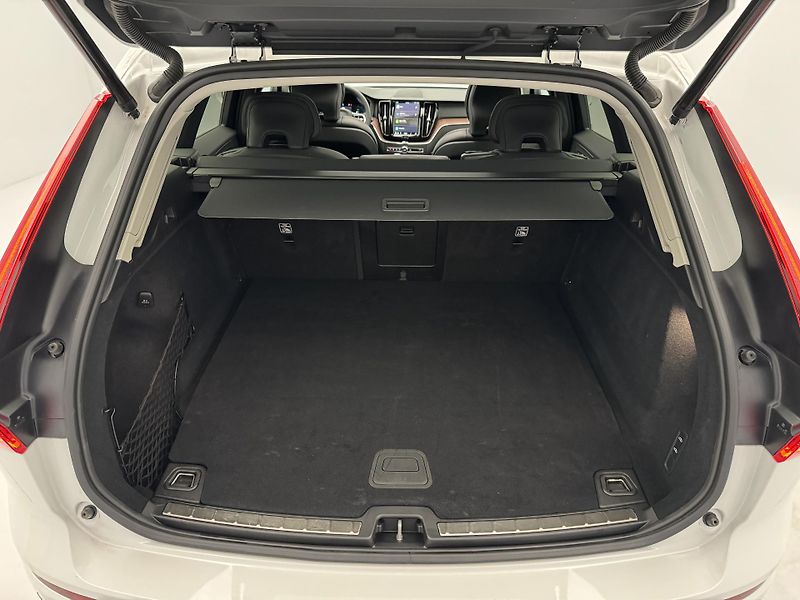 Volvo XC60 T8 AWD RECHARGE BRIGHT PLUS  - fotka 6 z 48