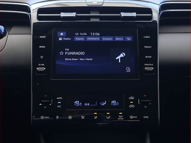 Hyundai Tucson (2021) Family 1.6 T-GDI, Serv.kniha - fotka 12 z 20