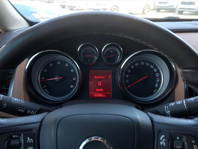 Opel Astra (2014) 1.4 T, Tempomat, Park. senzory - fotka 11 z 15