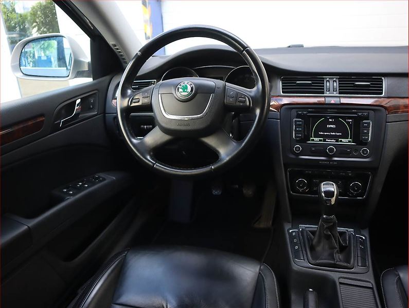 Škoda Superb (2011) 1.6 TDI, Serv.kniha, Xenony - fotka 7 z 17