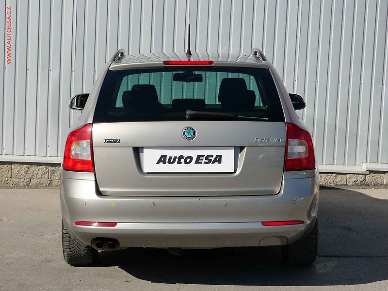 Škoda Octavia (2011) 1.4 TSi, Family, DSG, xenon - fotka 5 z 18