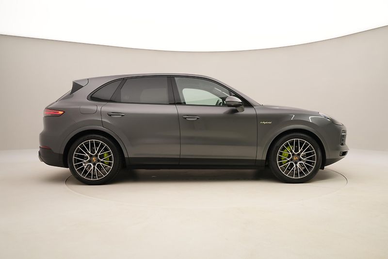 Porsche Cayenne E-HYBRID 250kW AWD AUT CZ - fotka 13 z 111