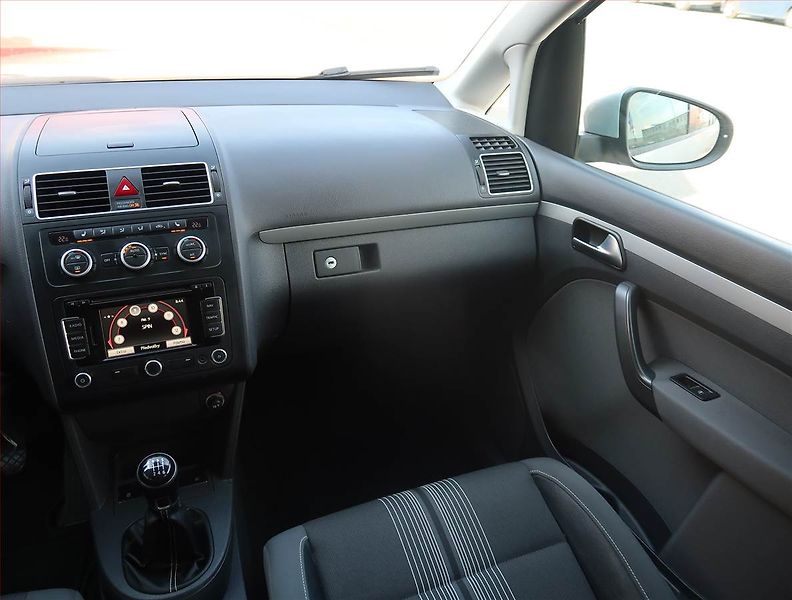 Volkswagen Touran (2012) Comfortline 1.4 TSI, Navi - fotka 8 z 23