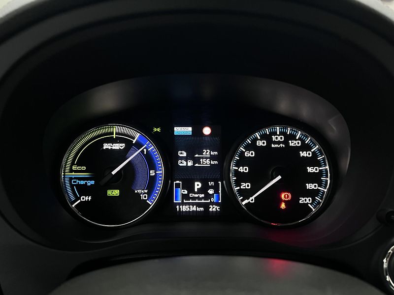Mitsubishi Outlander 2.4 PHEV 165 kW, 4x4, 2020 - fotka 21 z 38