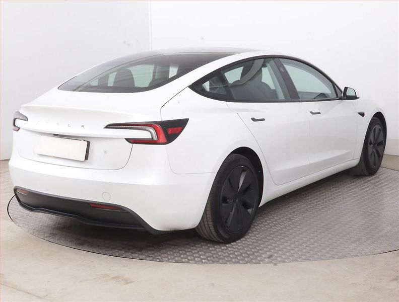 Tesla Model 3 (2024) Standard Range LFP, SoH 96% - fotka 5 z 22