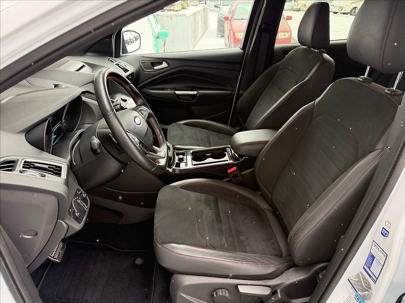 Ford Kuga 2,0 TDCi 132kW ST-line AT AWD - fotka 12 z 31