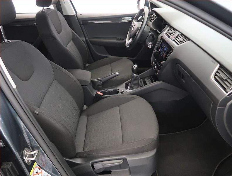 Škoda Octavia (2018) Style 1.6 TDI, Navi, Tempomat - fotka 9 z 24