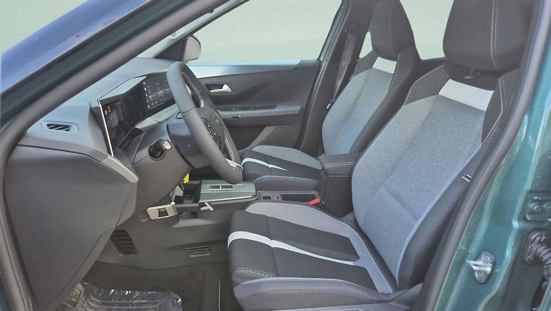 Opel Frontera (2026) GS Hybrid 1.2 TURBO (81kW/110k - fotka 22 z 34