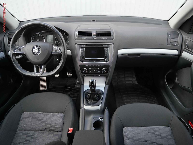 Škoda Octavia (2009) 1.9 TDi, Ambiente - fotka 8 z 24