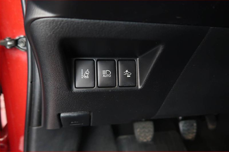 Toyota Yaris (2018) 1.5 Dual VVT-i, Serv.kniha - fotka 16 z 17